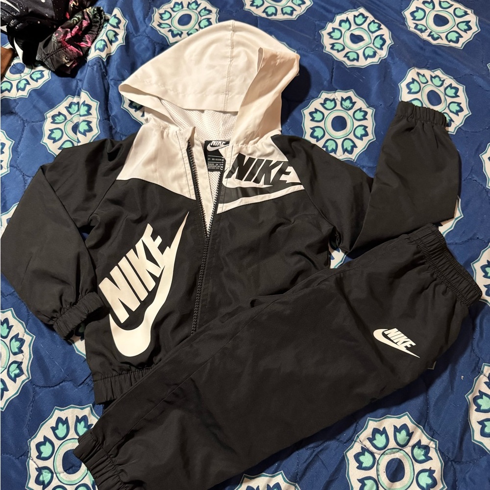 Nike Black and White Matching Set Athletic Wear